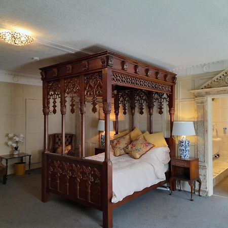 Stone Court House Hotel Мейдстън Екстериор снимка