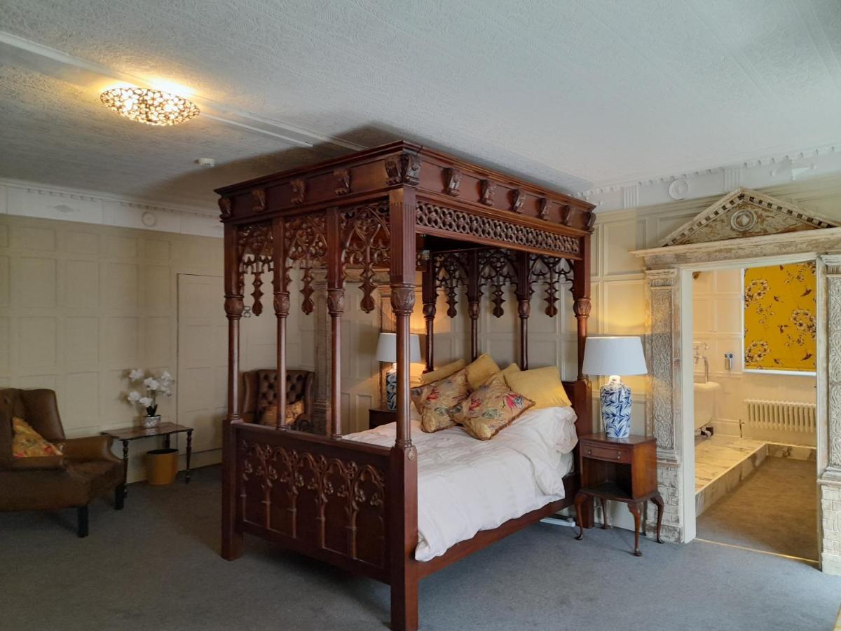 Stone Court House Hotel Мейдстън Екстериор снимка