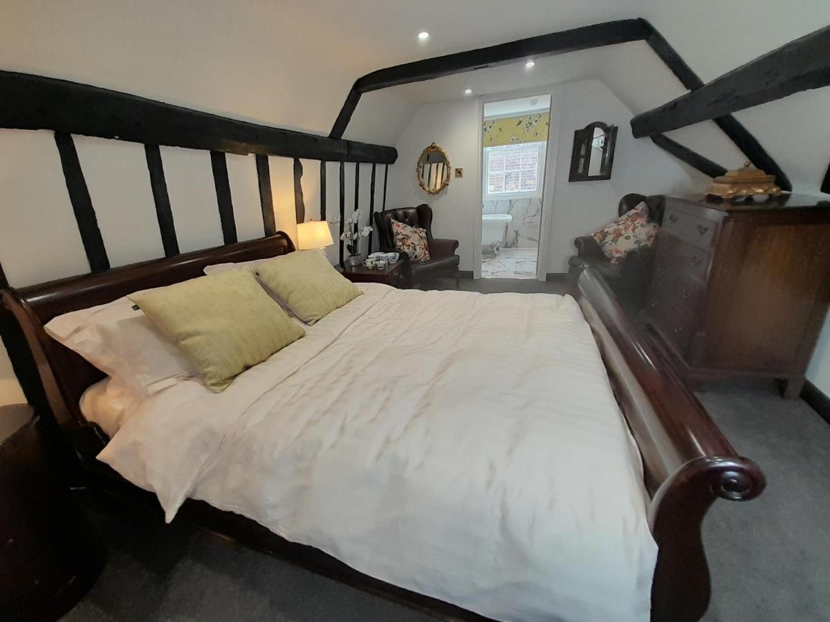 Stone Court House Hotel Мейдстън Екстериор снимка