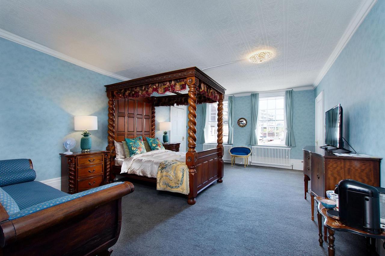 Stone Court House Hotel Мейдстън Екстериор снимка