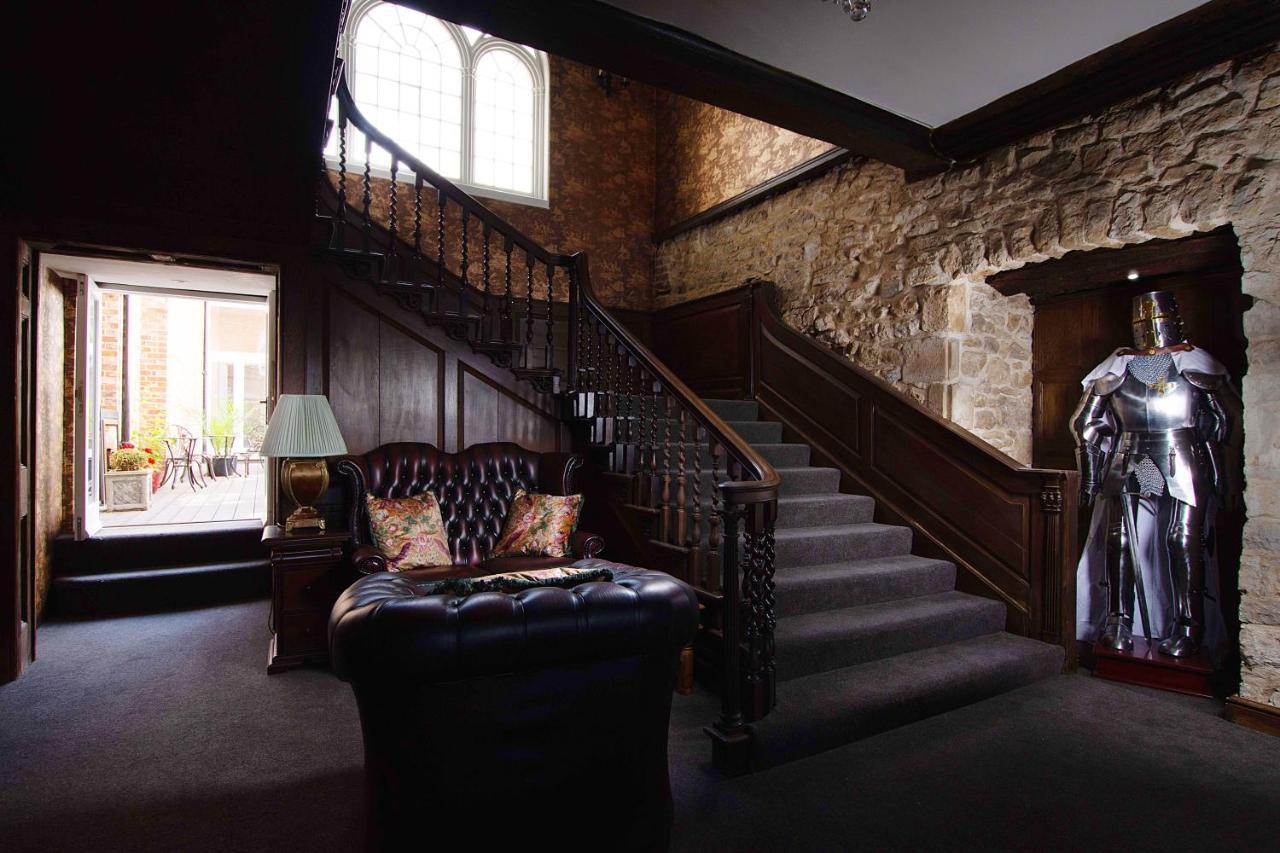 Stone Court House Hotel Мейдстън Екстериор снимка