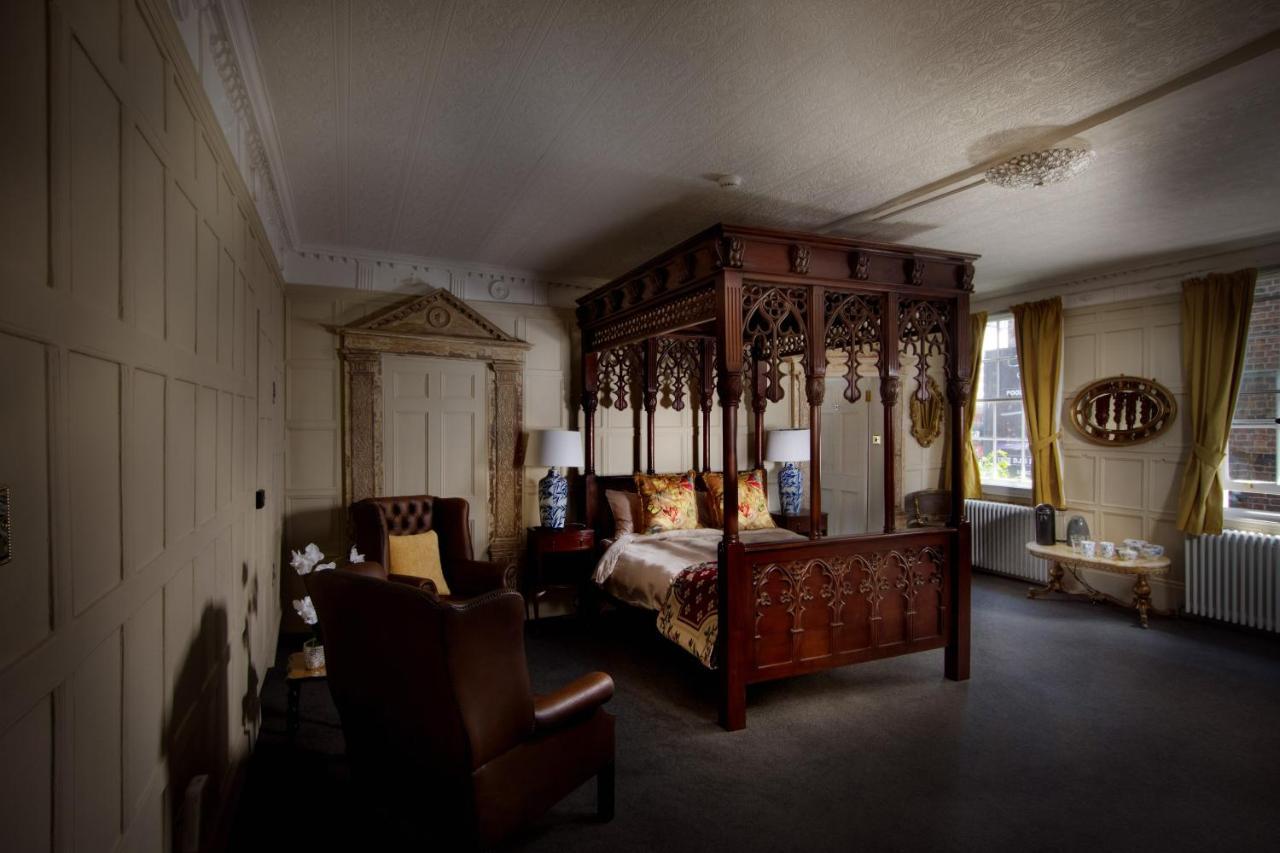 Stone Court House Hotel Мейдстън Екстериор снимка