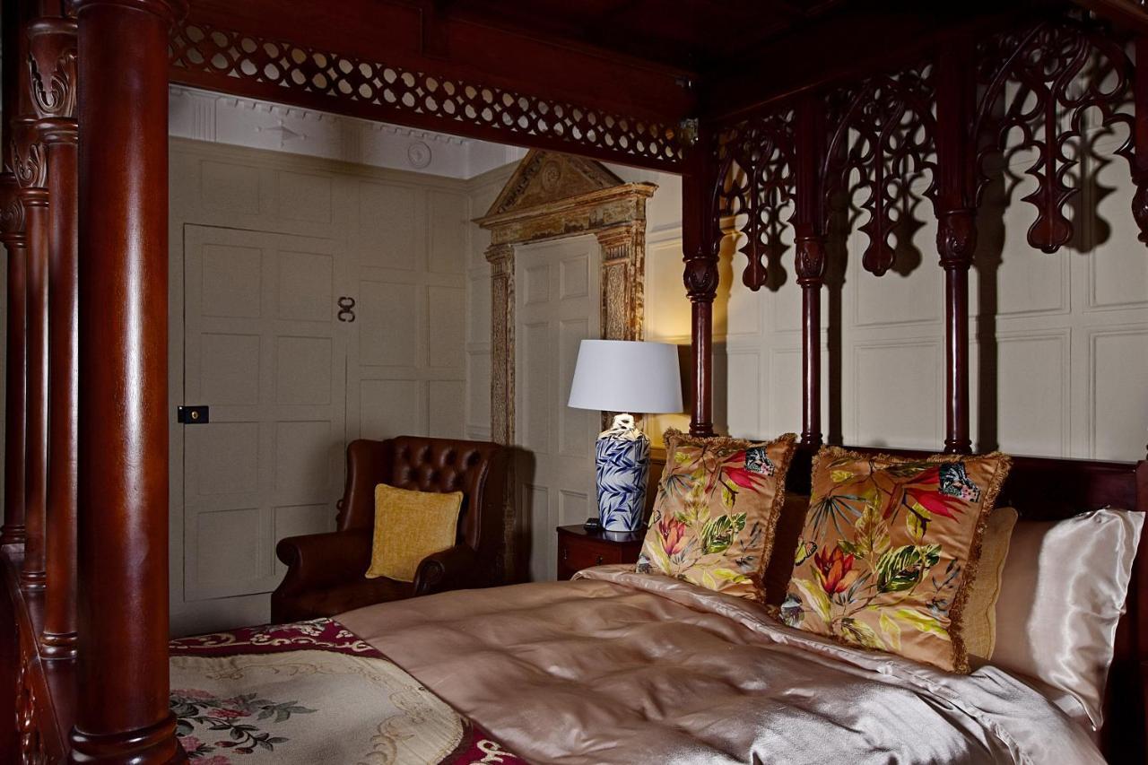 Stone Court House Hotel Мейдстън Екстериор снимка