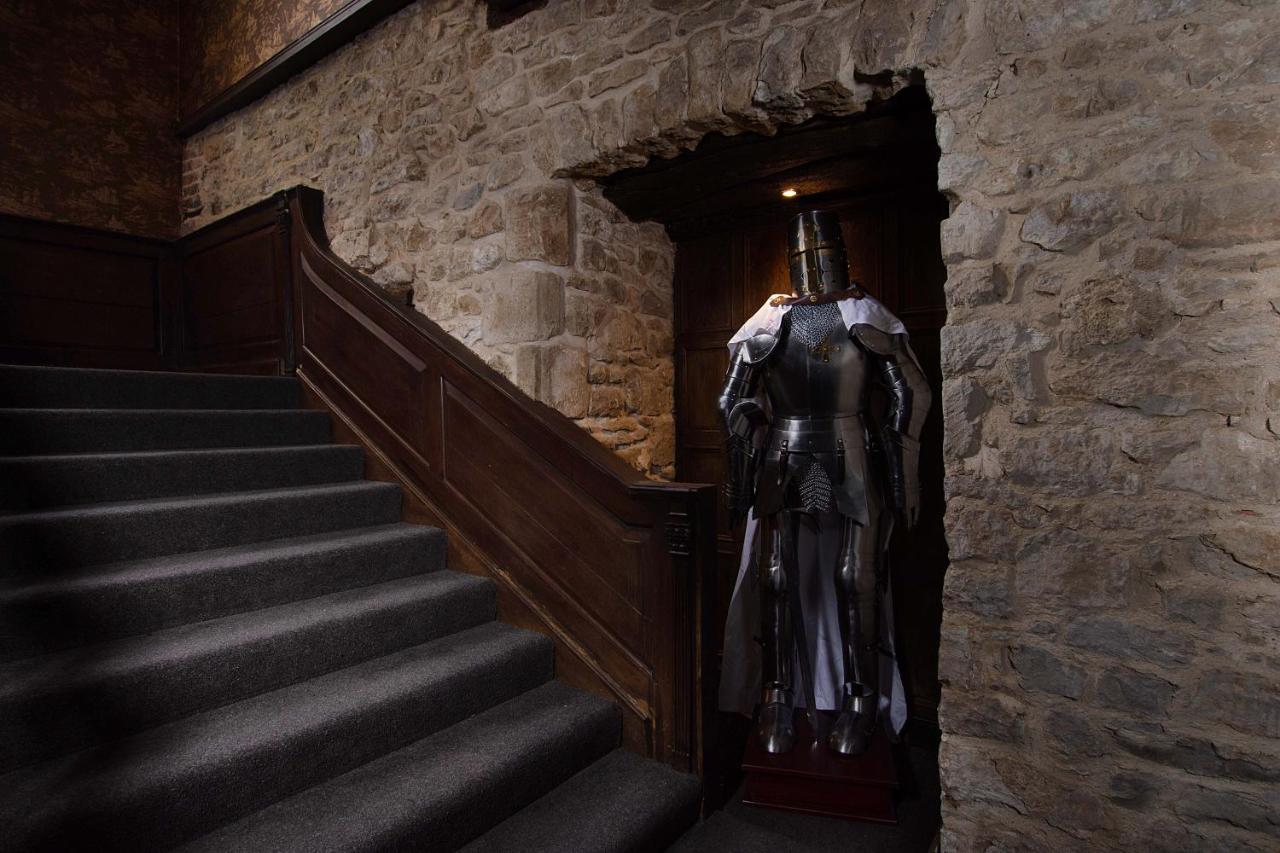 Stone Court House Hotel Мейдстън Екстериор снимка