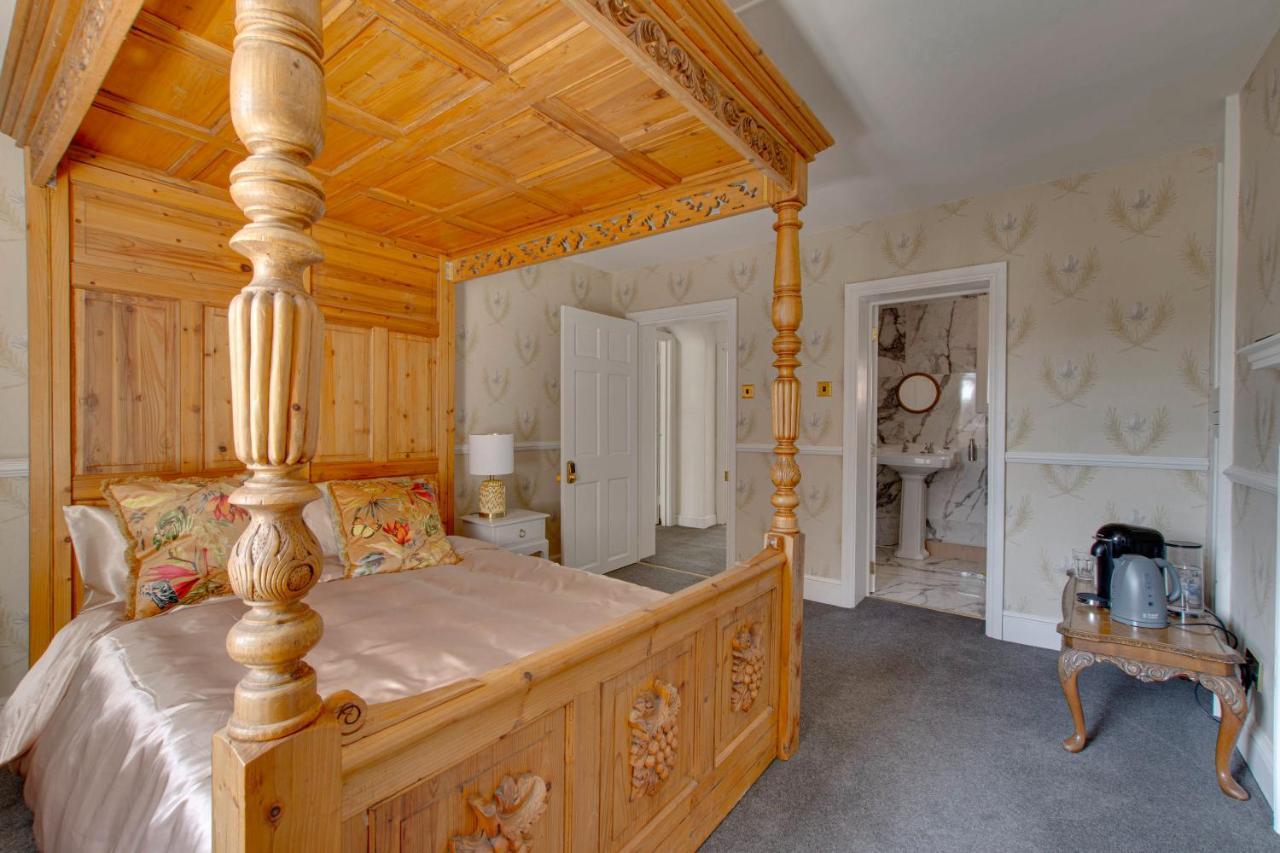 Stone Court House Hotel Мейдстън Екстериор снимка