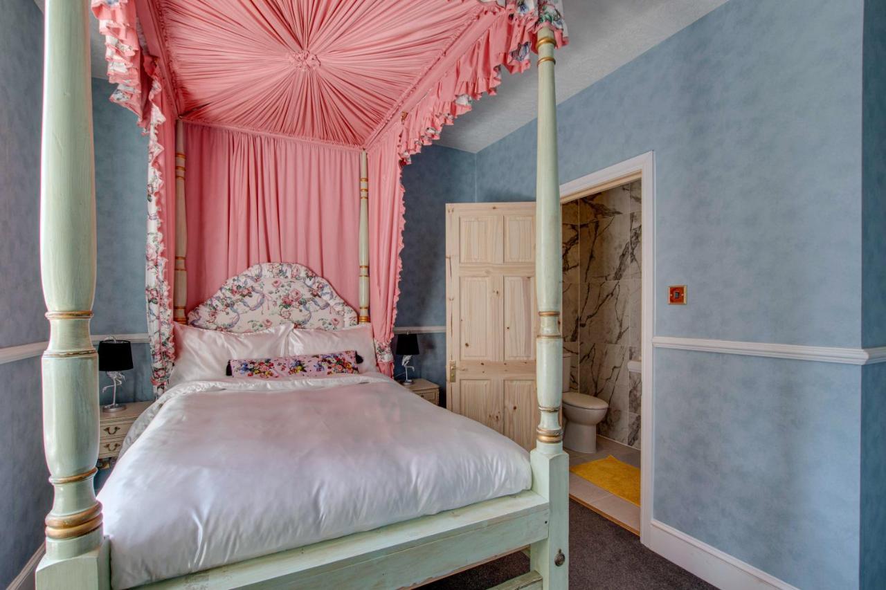Stone Court House Hotel Мейдстън Екстериор снимка