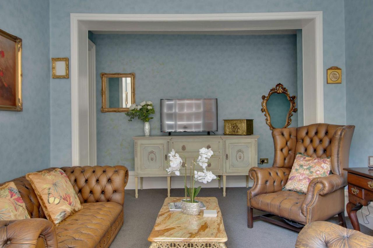 Stone Court House Hotel Мейдстън Екстериор снимка