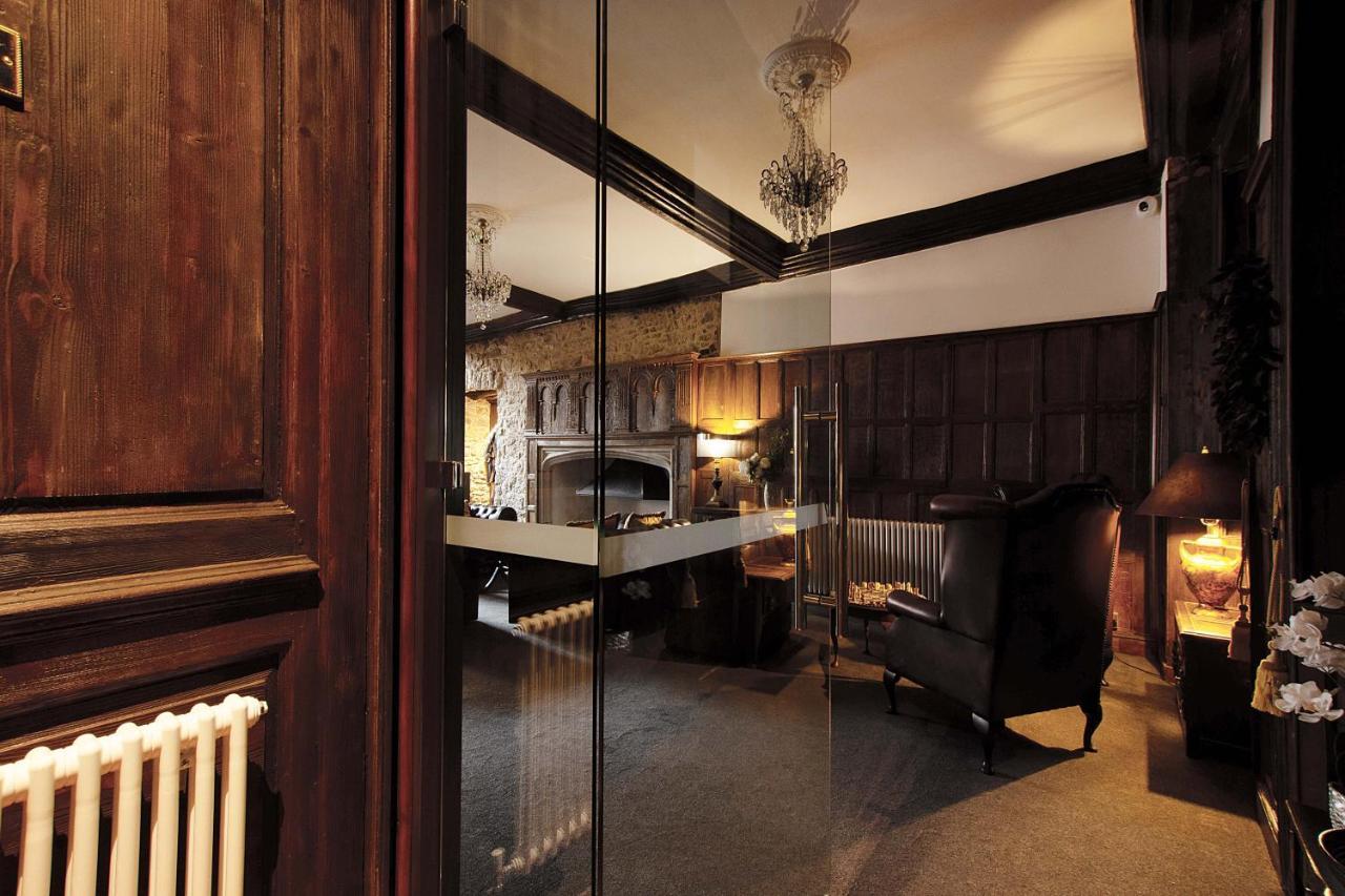 Stone Court House Hotel Мейдстън Екстериор снимка