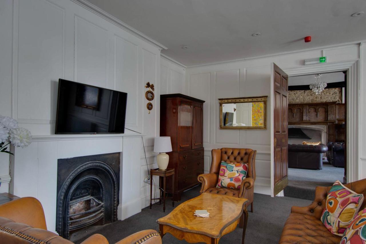 Stone Court House Hotel Мейдстън Екстериор снимка