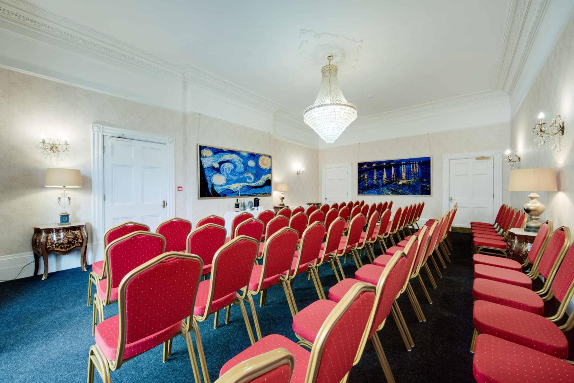 Stone Court House Hotel Мейдстън Екстериор снимка