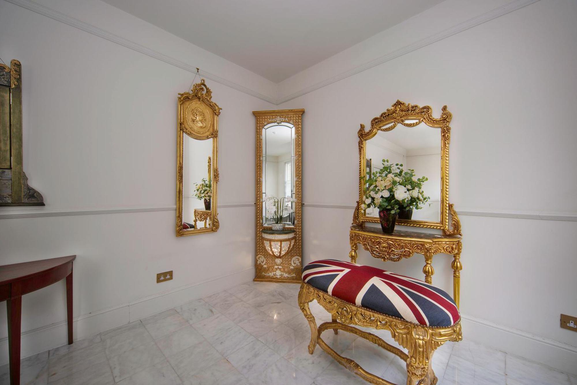 Stone Court House Hotel Мейдстън Екстериор снимка
