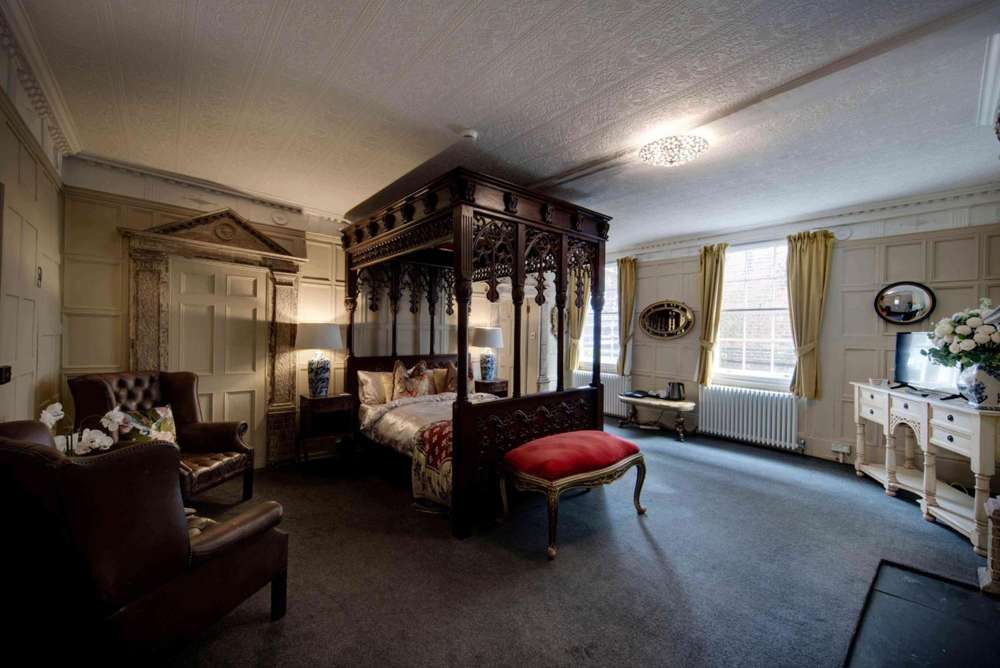 Stone Court House Hotel Мейдстън Екстериор снимка